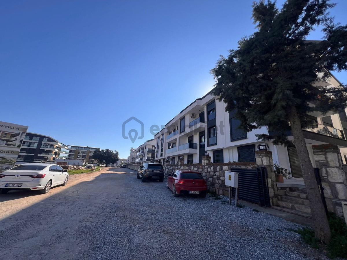 Sıfır Eşyalı Havuzlu Sitede Luks Daire - 9