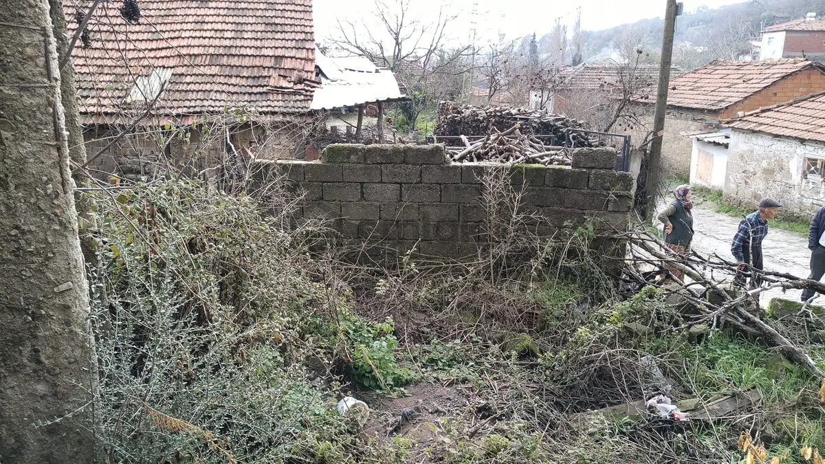 Bergama Karalar Köyünde 2 Haneli Müstakil Ev - 5