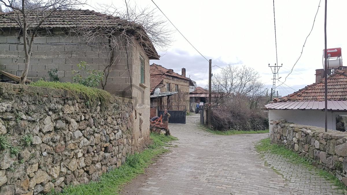 Bergama Karalar Köyünde 2 Haneli Müstakil Ev - 13