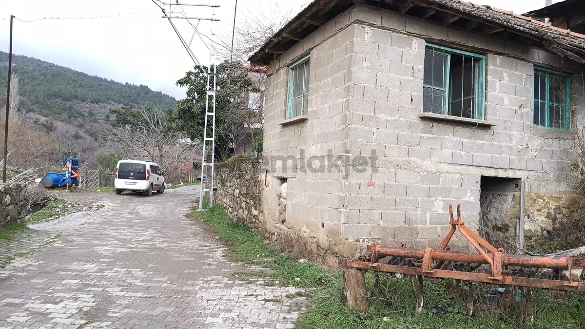 Bergama Karalar Köyünde 2 Haneli Müstakil Ev - 4