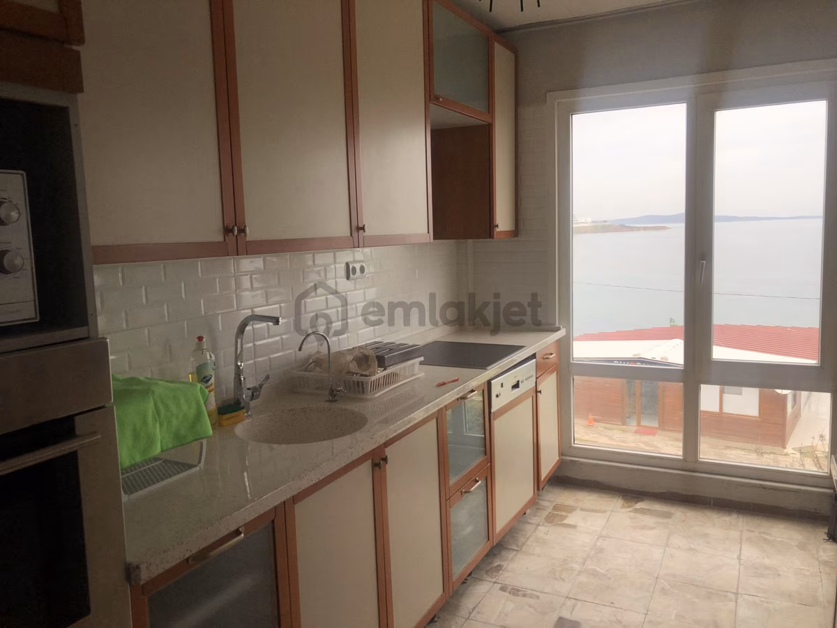 Ayvalık Ta Satılık Muhtesem Daire.denize Sıfır. - 3