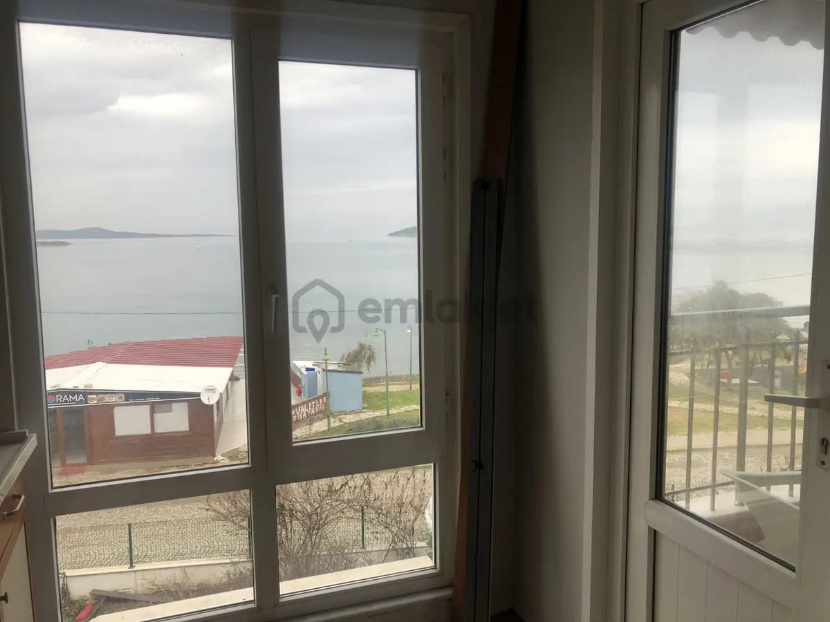 Ayvalık Ta Satılık Muhtesem Daire.denize Sıfır. - 4