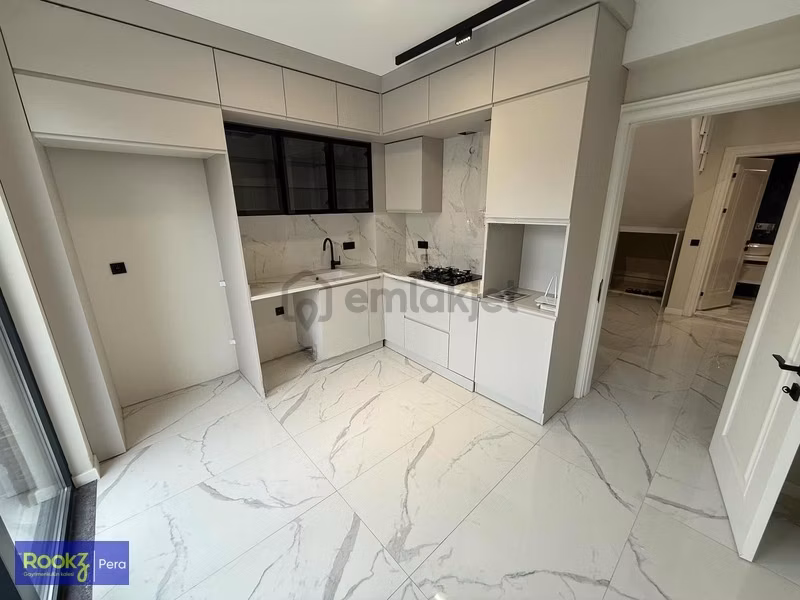 Serdivan Bahçelievlerde Prestijli Konumda, Teraslı 4+1 Villa - 8