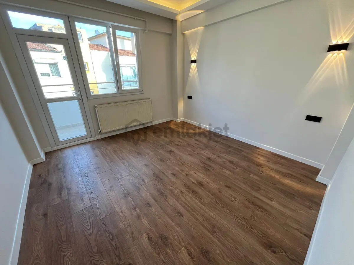 Asil'den Ata Cad. Girişinde 3+1 Lüks Yapılı Çift Cephe Daire - 24