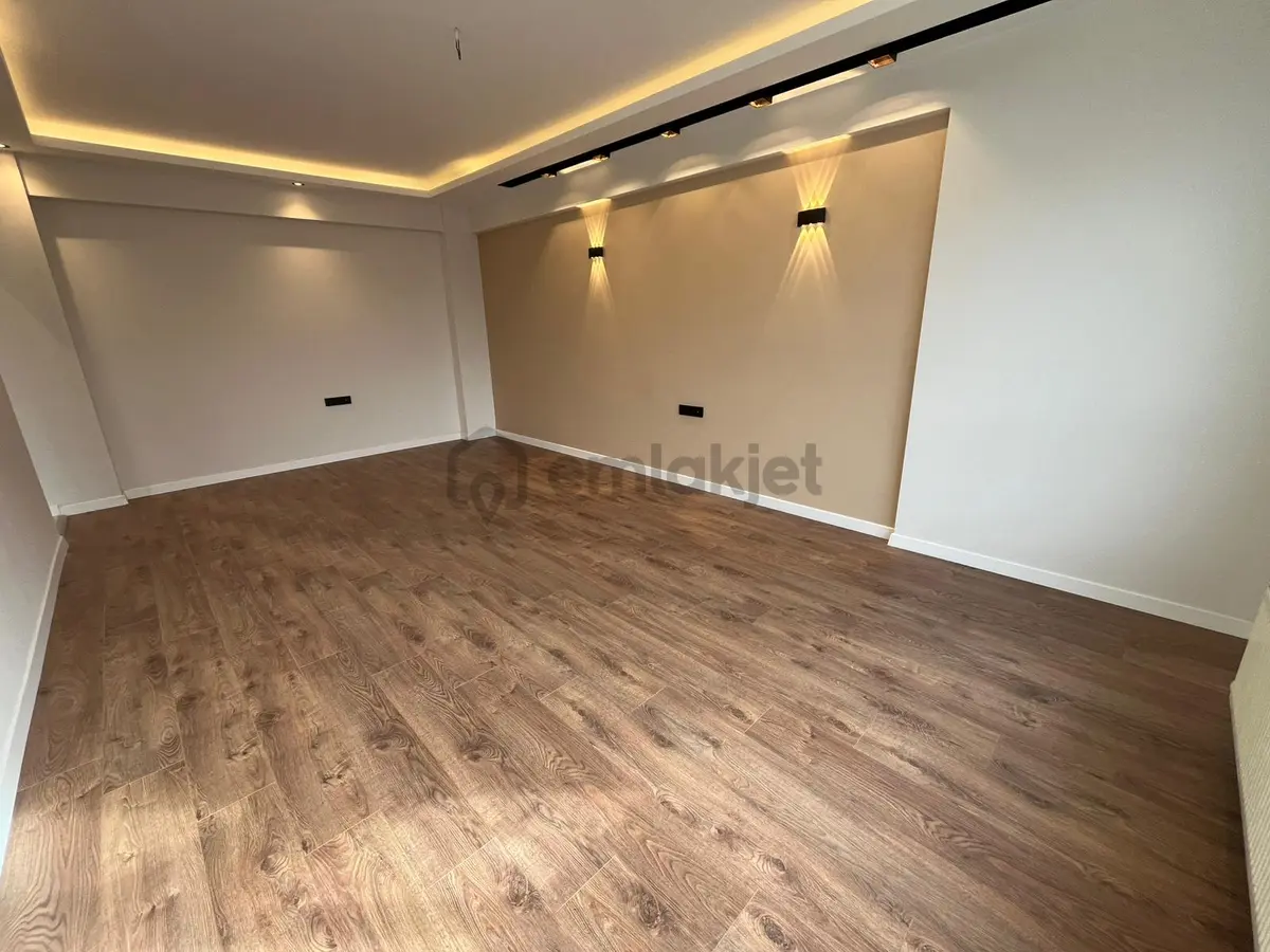 Asil'den Ata Cad. Girişinde 3+1 Lüks Yapılı Çift Cephe Daire - 3