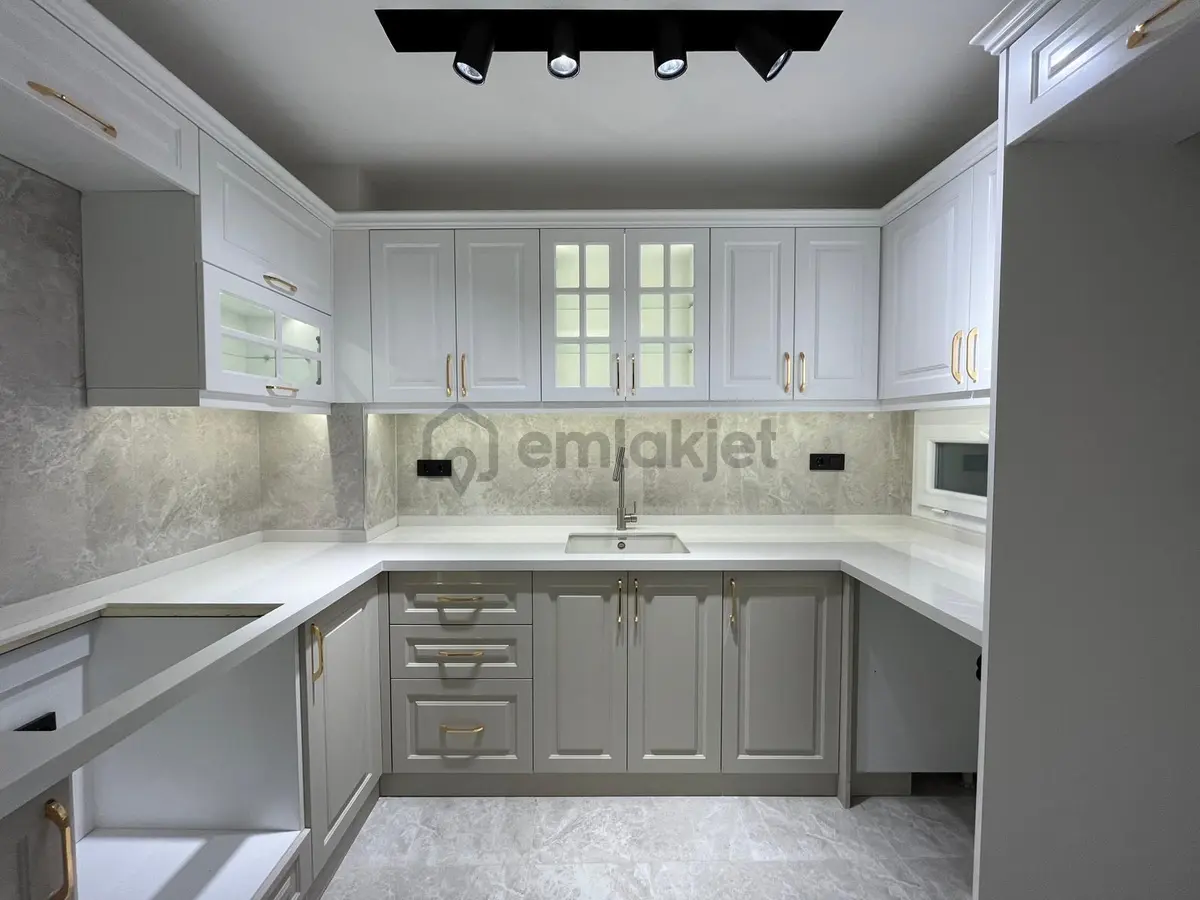 Asil'den Ata Cad. Girişinde 3+1 Lüks Yapılı Çift Cephe Daire - 8