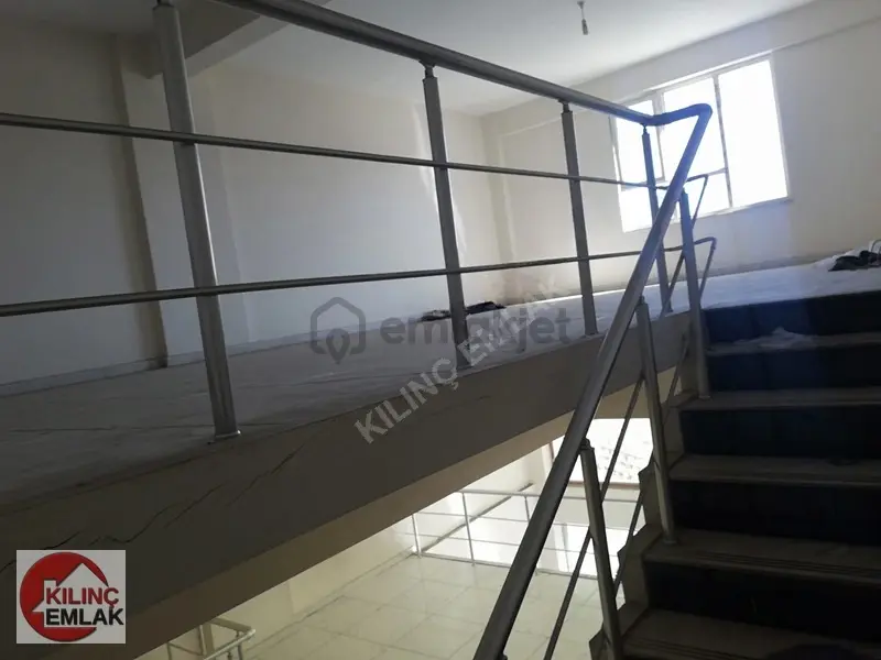 Evren Sanayi'de Satılık 3 Katlı İşyeri - 180m² - 15