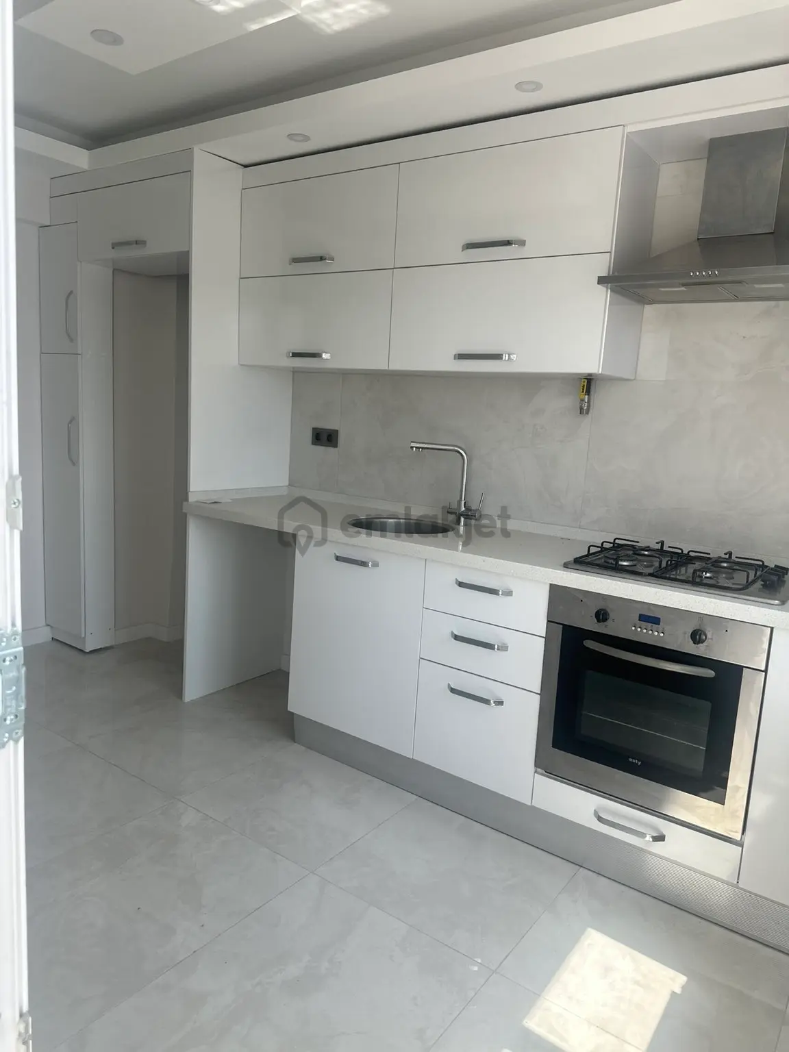 Yüzbaşı İbrahim Hakkı Caddesi Doğalgazlı 3+1 Daire