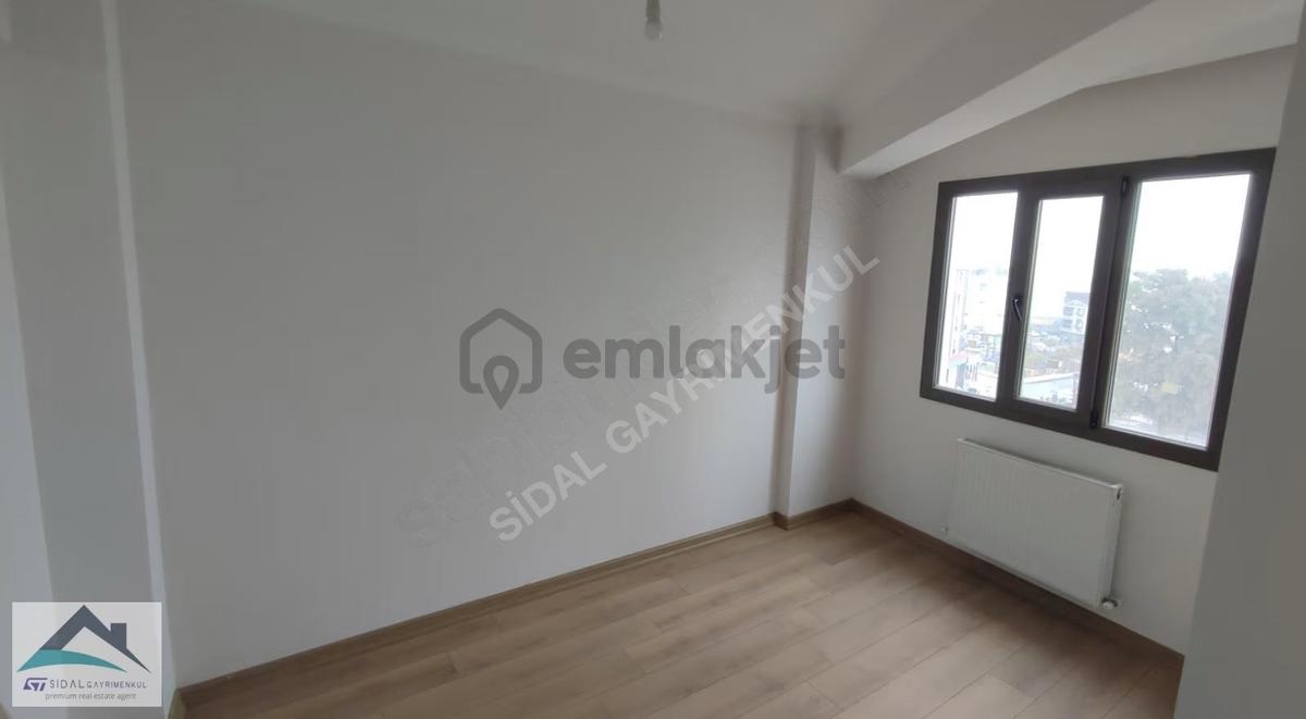 Atatürk Mahallesinde Cadde Üzerinde Satılık Daire 3.100.000 Paz. - 3