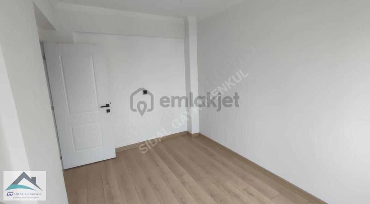 Atatürk Mahallesinde Cadde Üzerinde Satılık Daire 3.100.000 Paz. - 10