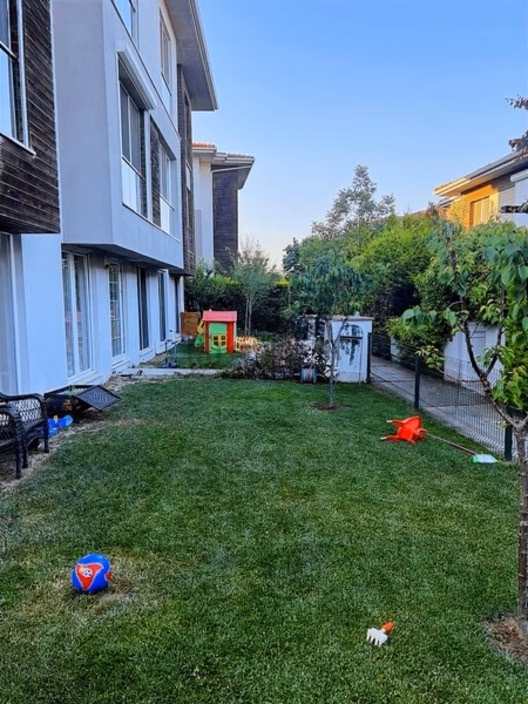 Bahçeşehir Satılık Emsalsiz 5+1 Villa Asmalı Bahçeler