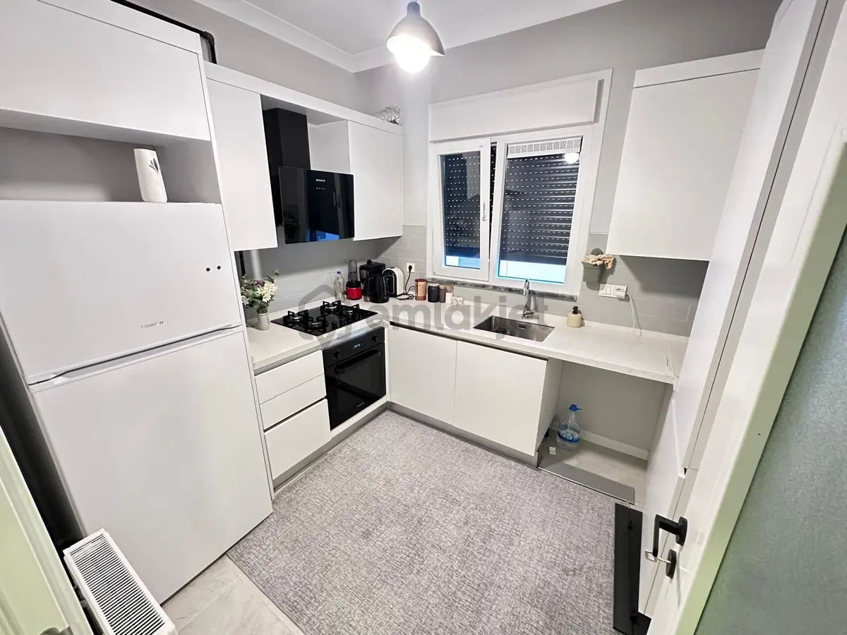 Boş ... Erenköy Minibüs Cad. 2. Binada Teras 3 Banyo Dublex 4+2 - 6