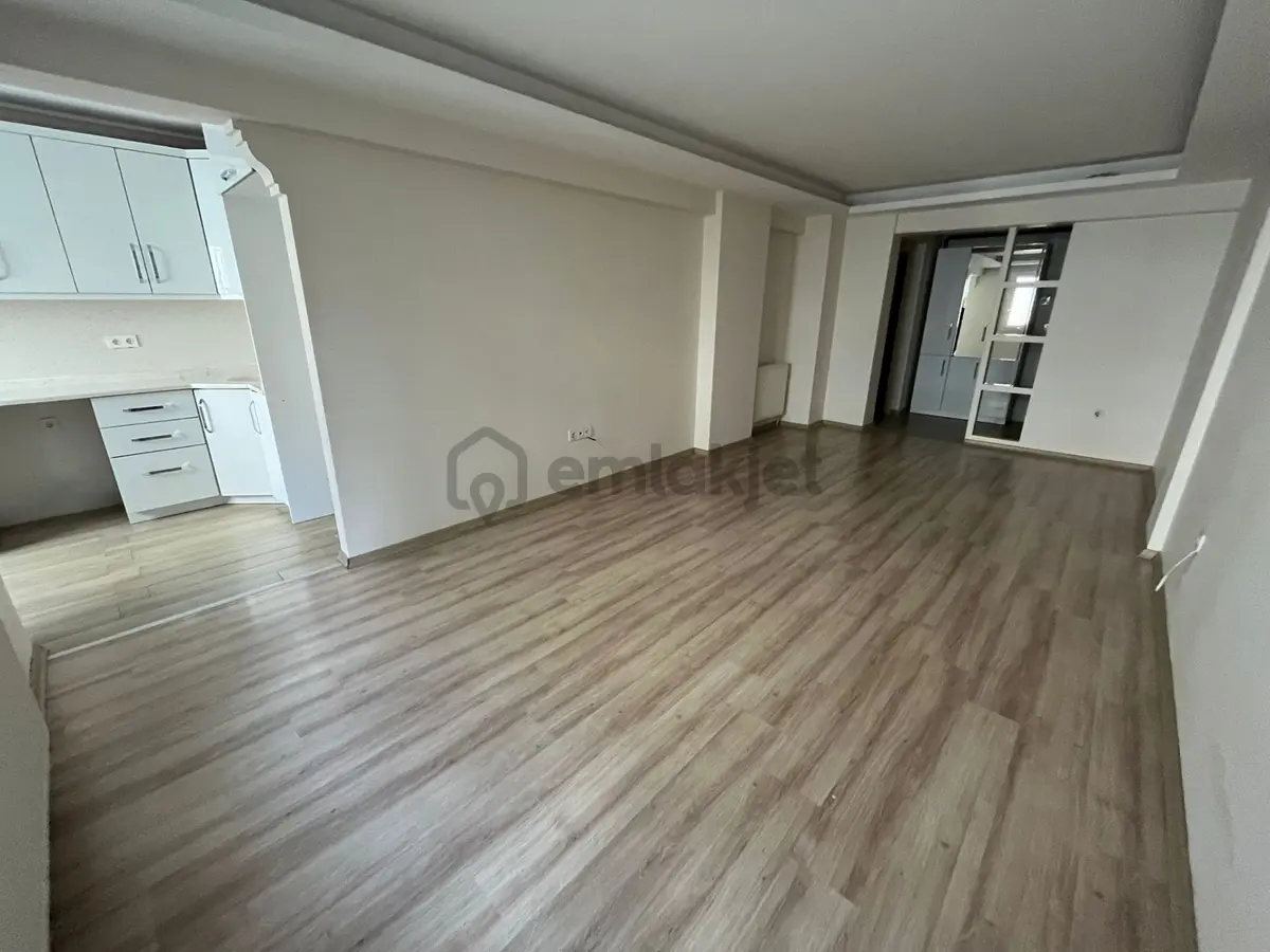 Asil'den Üçkuyularda Cadde Paraleli Bakımlı 2+1 Daire - 7