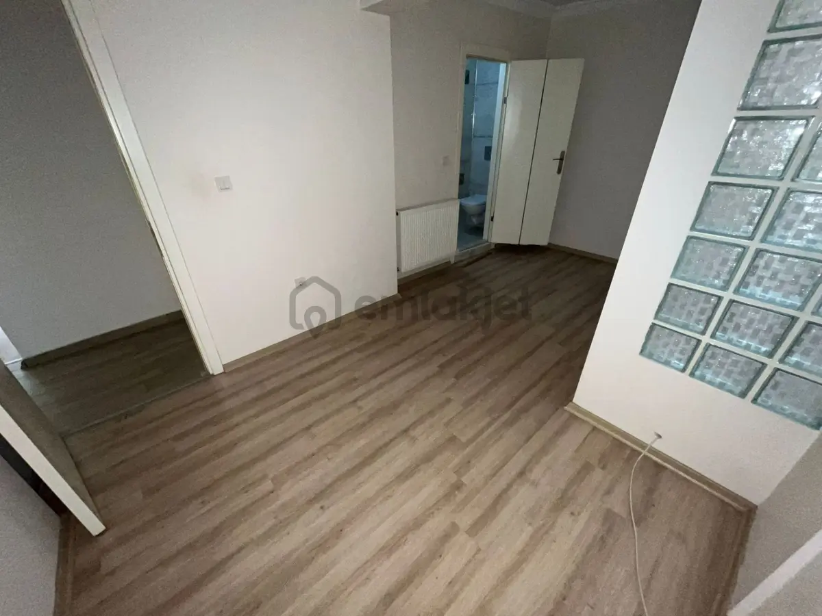 Asil'den Üçkuyularda Cadde Paraleli Bakımlı 2+1 Daire - 12