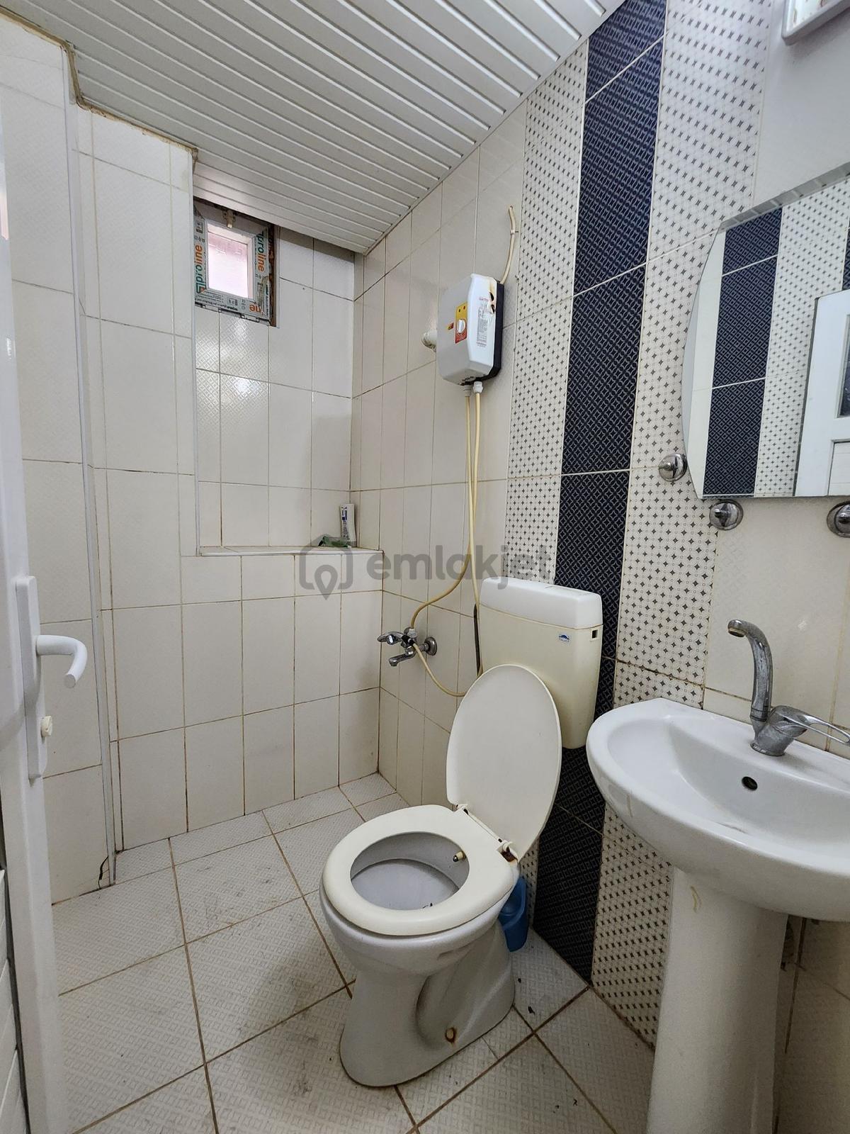 Sahibinden Meydan Avm Üstünde Satılık 2+0 Bahçe Katı Apart - 11