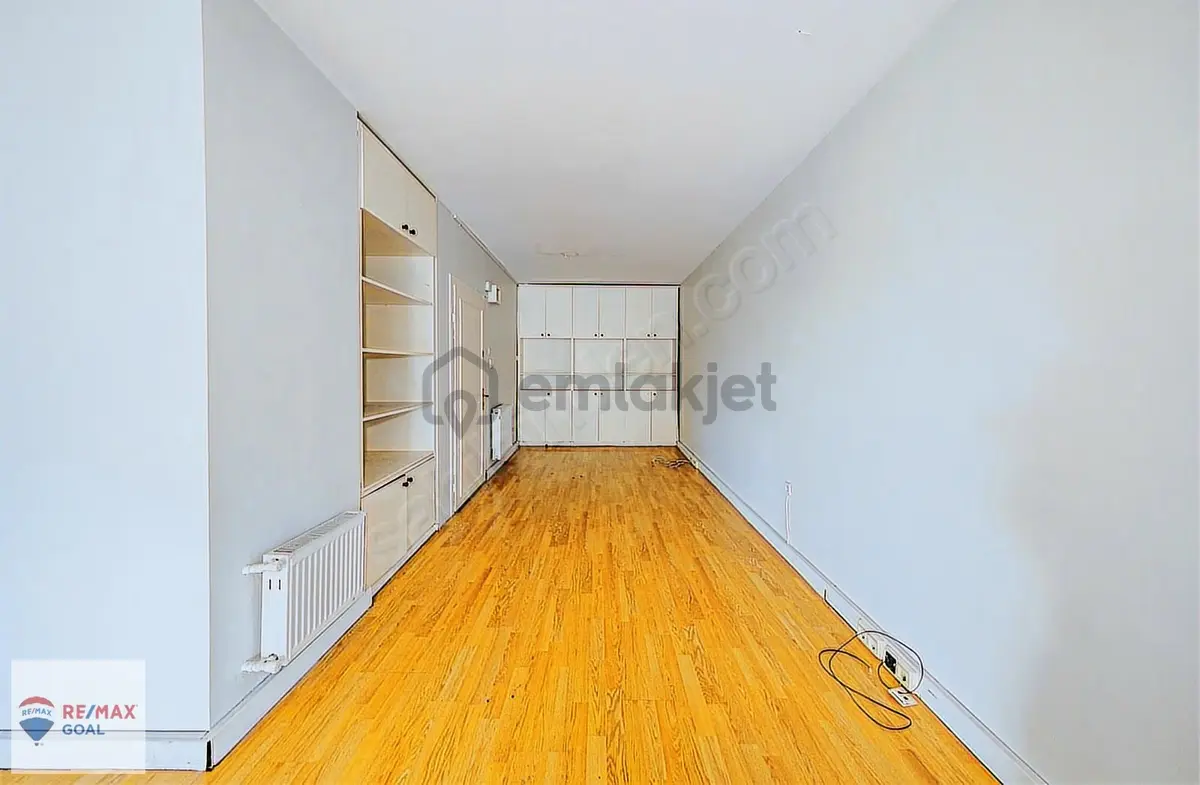 Remax Şirvan'dan Şişli'de Ana Cadde Üzerinde Satılık 3+1 Ofis - 2