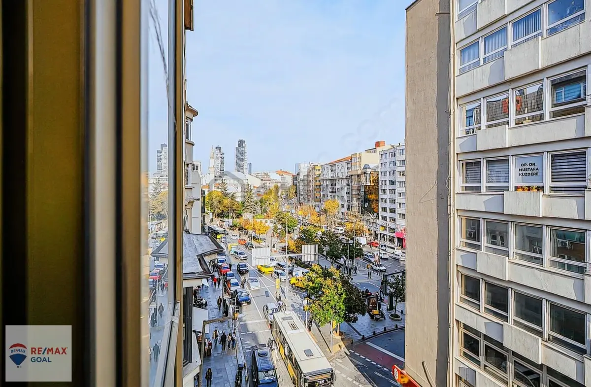 Remax Şirvan'dan Şişli'de Ana Cadde Üzerinde Satılık 3+1 Ofis - 4