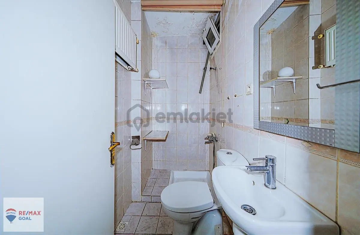 Remax Şirvan'dan Şişli'de Ana Cadde Üzerinde Satılık 3+1 Ofis - 6