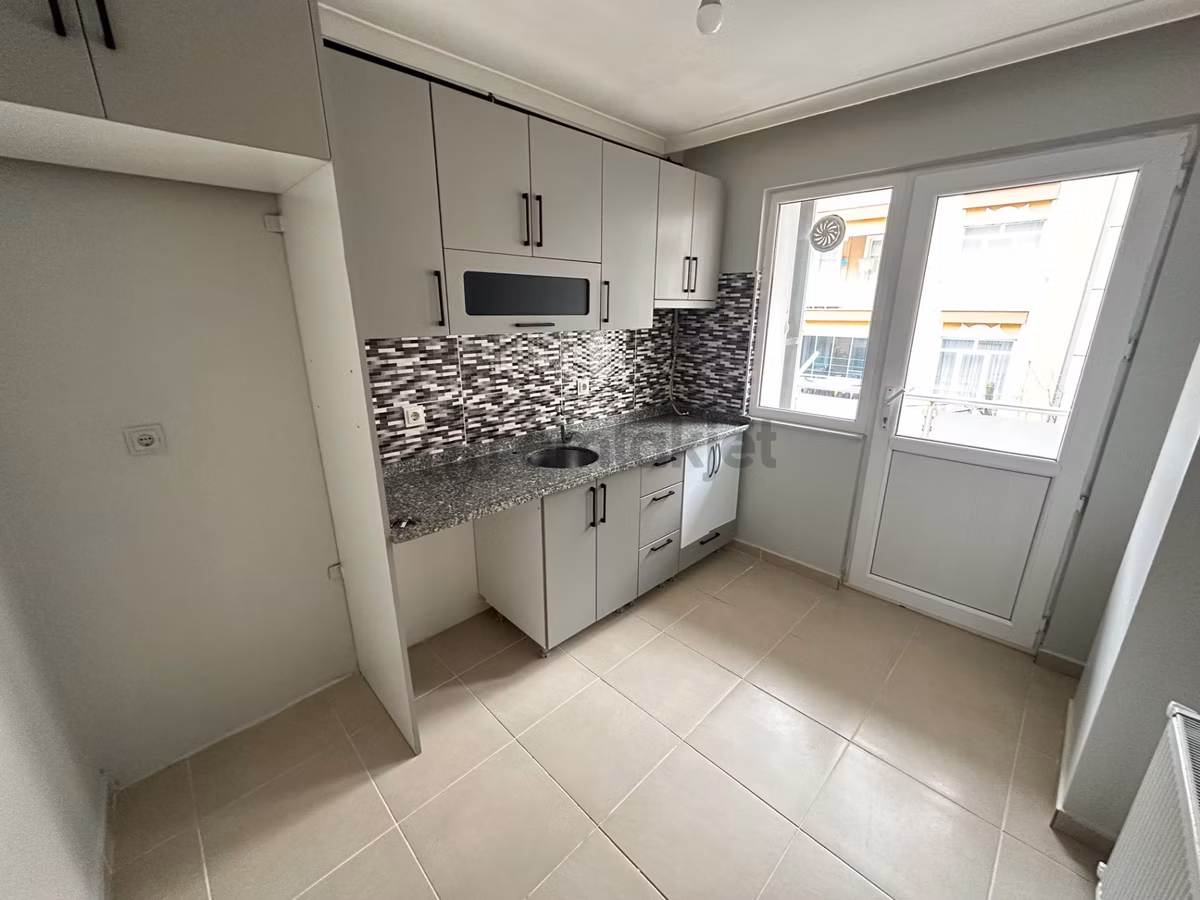 Remax Sancaktepe Fatih Mah Ara Kat Satılık 2+1 Daire - 7