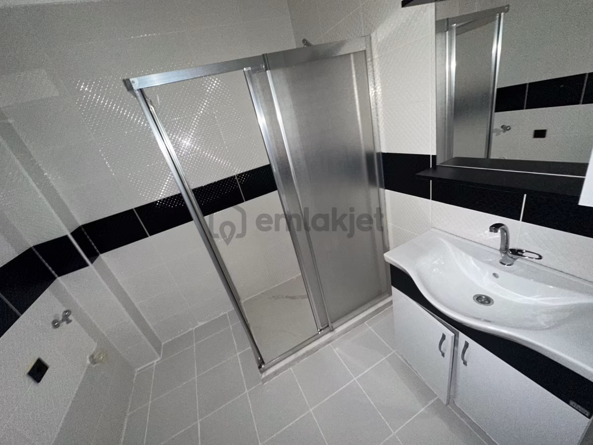 Remax Sancaktepe Fatih Mah Ara Kat Satılık 2+1 Daire - 18