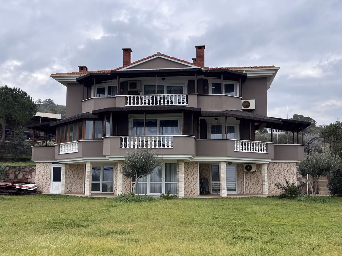 Balıkesir Ayvalık Cunda Da Satılık Muhtesem Villa.denize Sıfır.