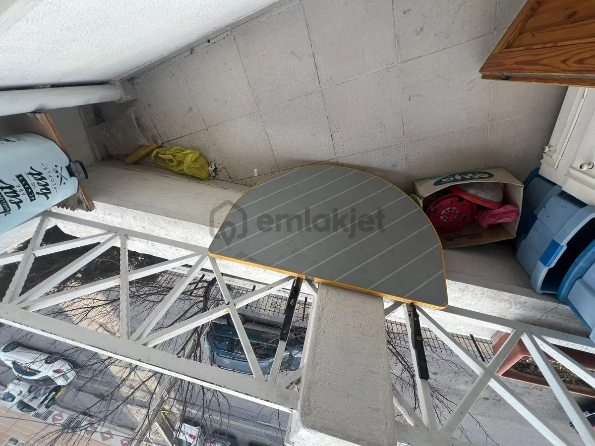 Kanuni Mahallesinde Yapılı Katta Asansörlü Çift Balkonlu - 4