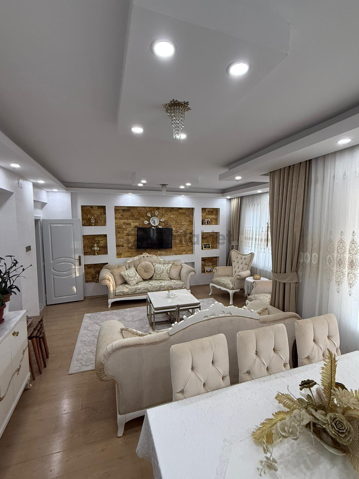 Akçe'den Merkezi Lokasyonda Bakımlı Lüx Daire - 3