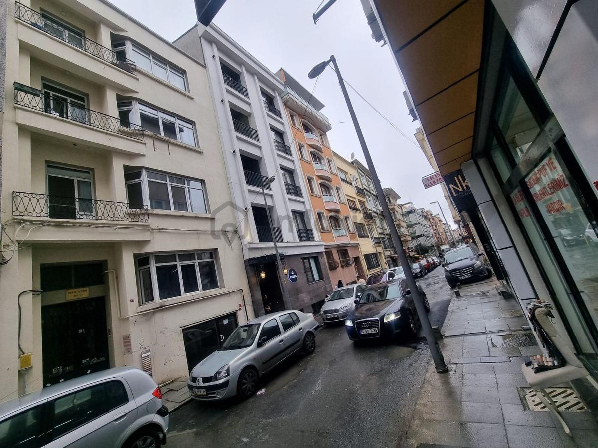 Şişli Hanımefendi Sokak Başında Satılık 5 Katlı Bina - 5