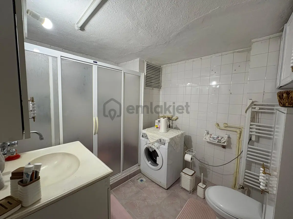 Kazımdirik Mahallesinde 3+1 Kapalı Mutfak Yenilenmiş Daire - 24