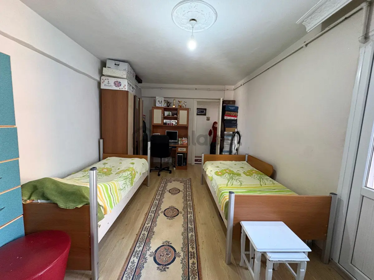 Kazımdirik Mahallesinde 3+1 Kapalı Mutfak Yenilenmiş Daire - 7