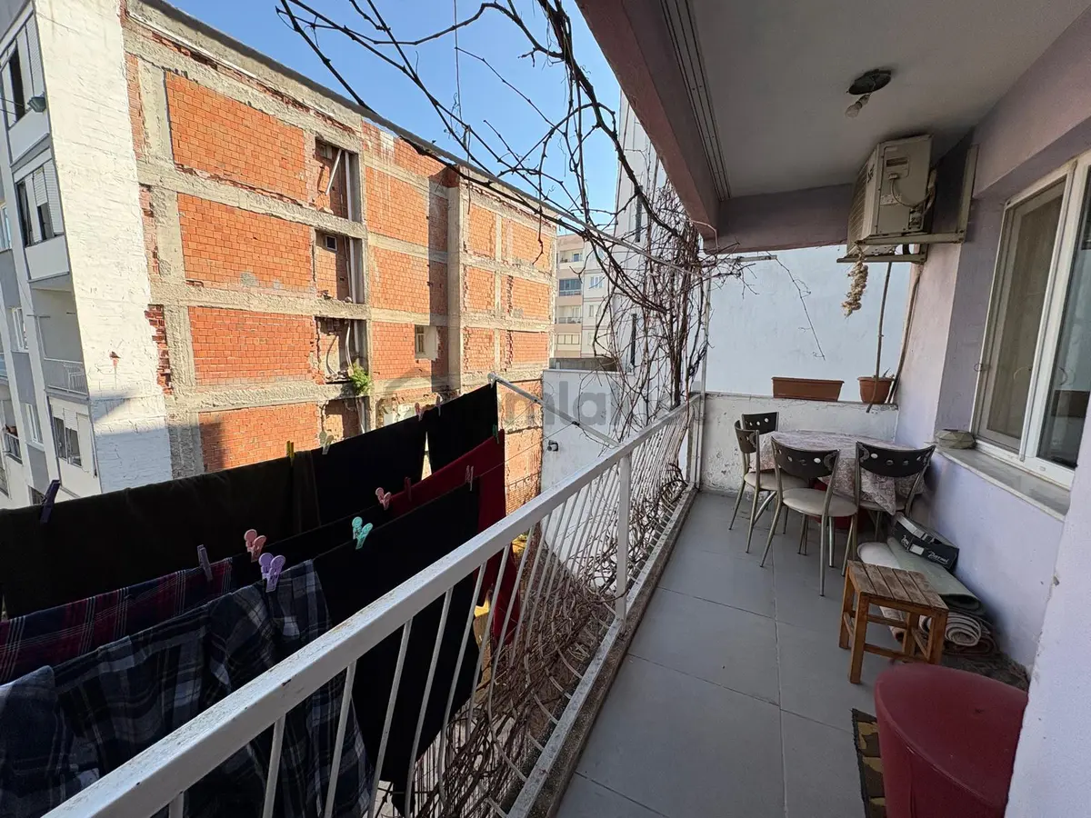 Kazımdirik Mahallesinde 3+1 Kapalı Mutfak Yenilenmiş Daire - 27