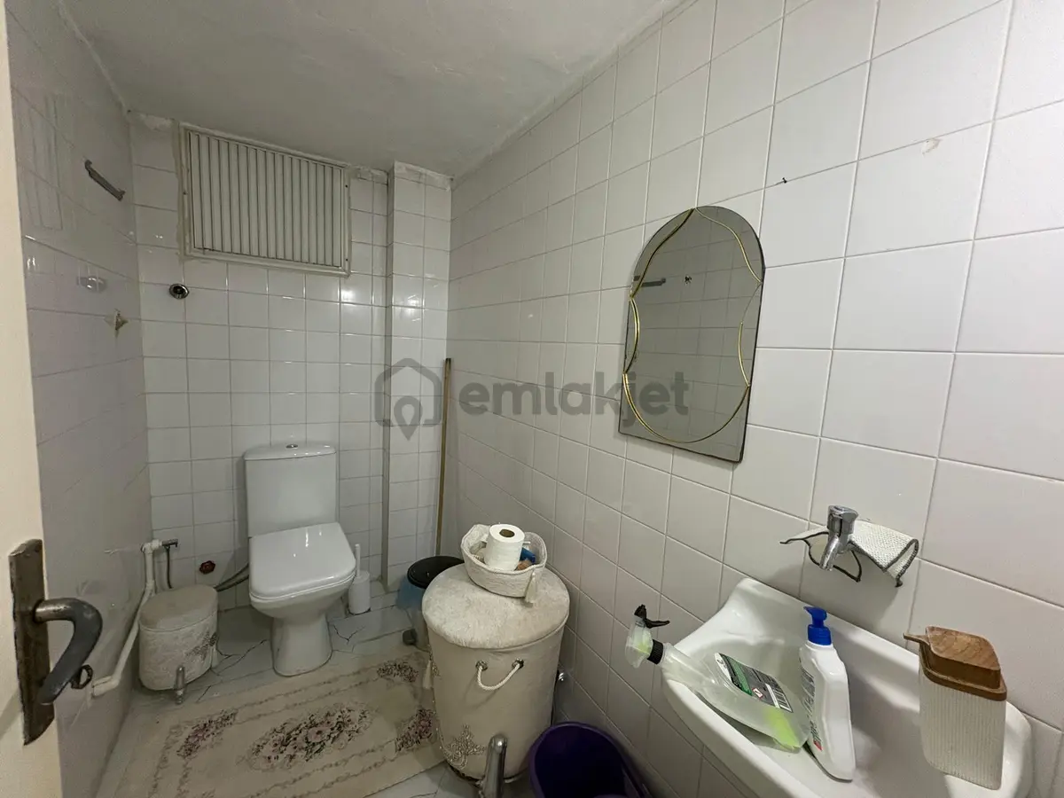 Kazımdirik Mahallesinde 3+1 Kapalı Mutfak Yenilenmiş Daire - 12
