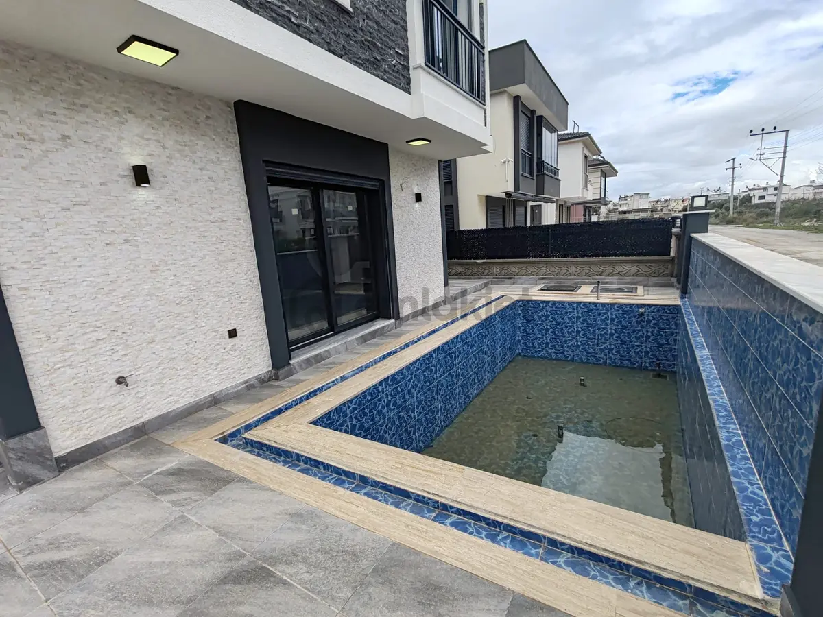 Didim'de 4+1 Denize 500m Yakın Müstakil Villa Ebeveyn Banyolu - 3