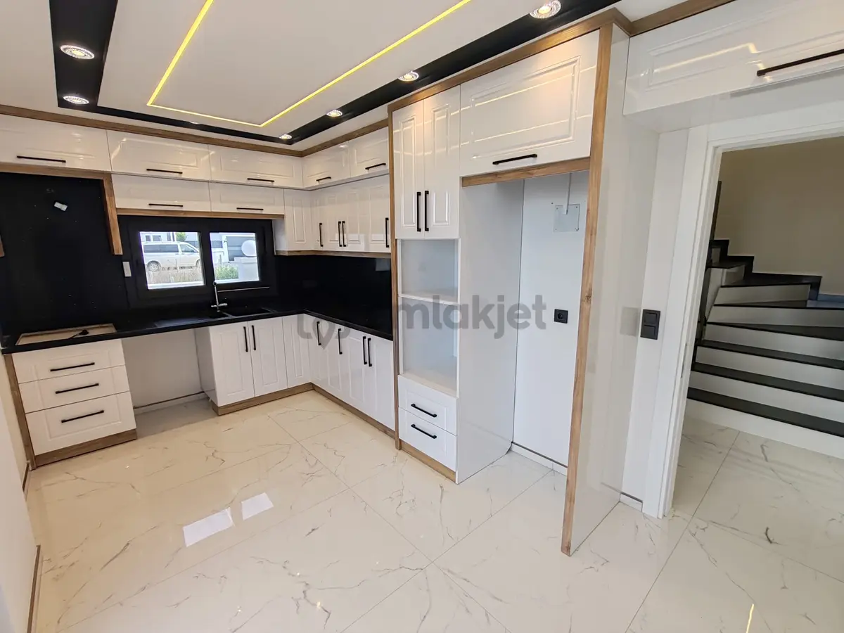 Didim'de 3+1 Satılık Villa Lüks, Havuzlu Otoparklı - 17