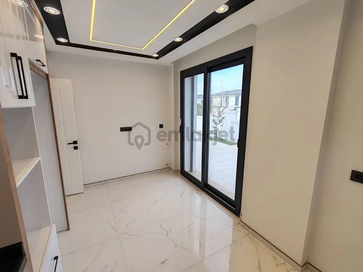 Didim'de 3+1 Satılık Villa Lüks, Havuzlu Otoparklı - 19