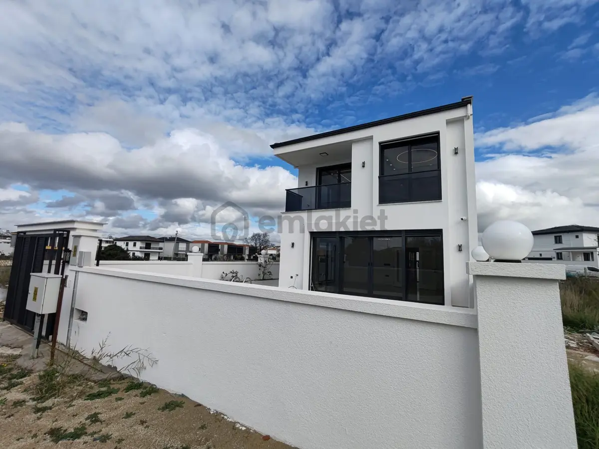 Didim'de 3+1 Satılık Villa Lüks, Havuzlu Otoparklı - 3