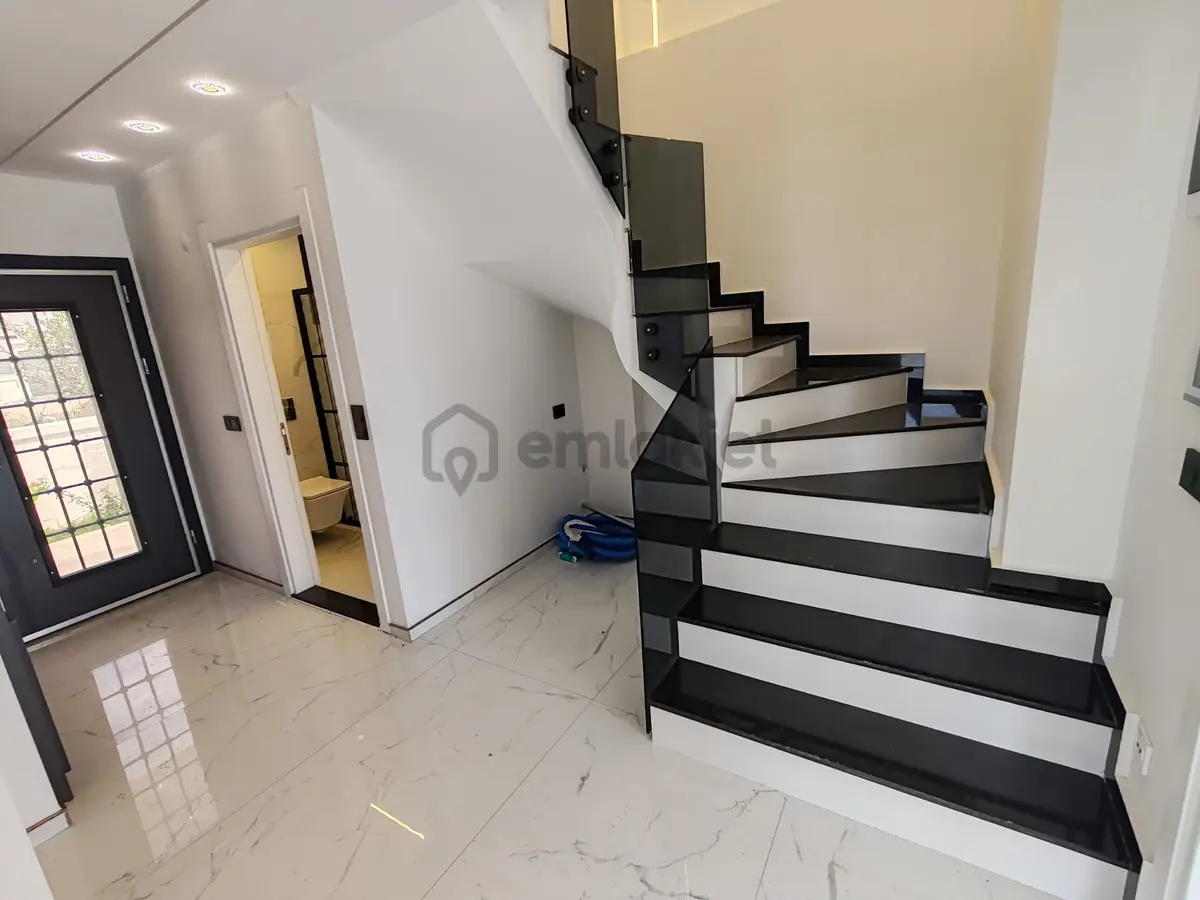 Didim'de 3+1 Satılık Villa Lüks, Havuzlu Otoparklı - 15