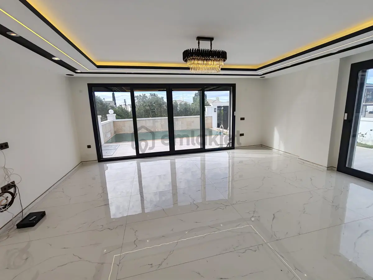 Didim'de 3+1 Satılık Villa Lüks, Havuzlu Otoparklı - 20