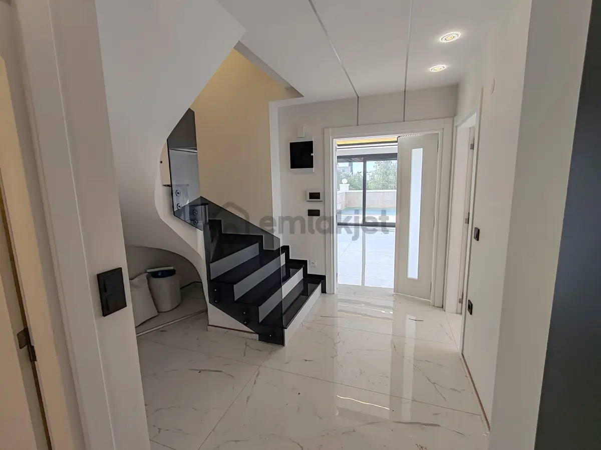 Didim'de 3+1 Satılık Villa Lüks, Havuzlu Otoparklı - 14