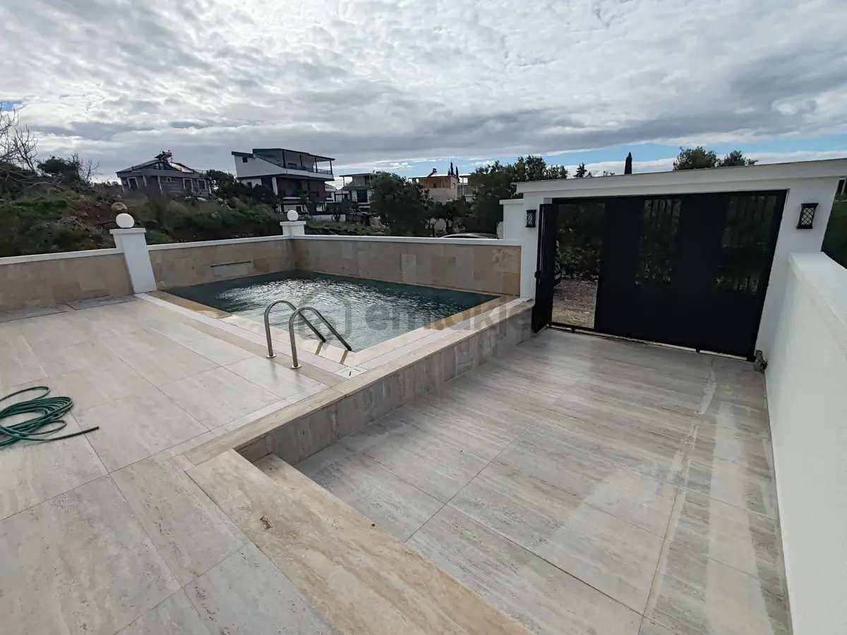 Didim'de 3+1 Satılık Villa Lüks, Havuzlu Otoparklı - 4