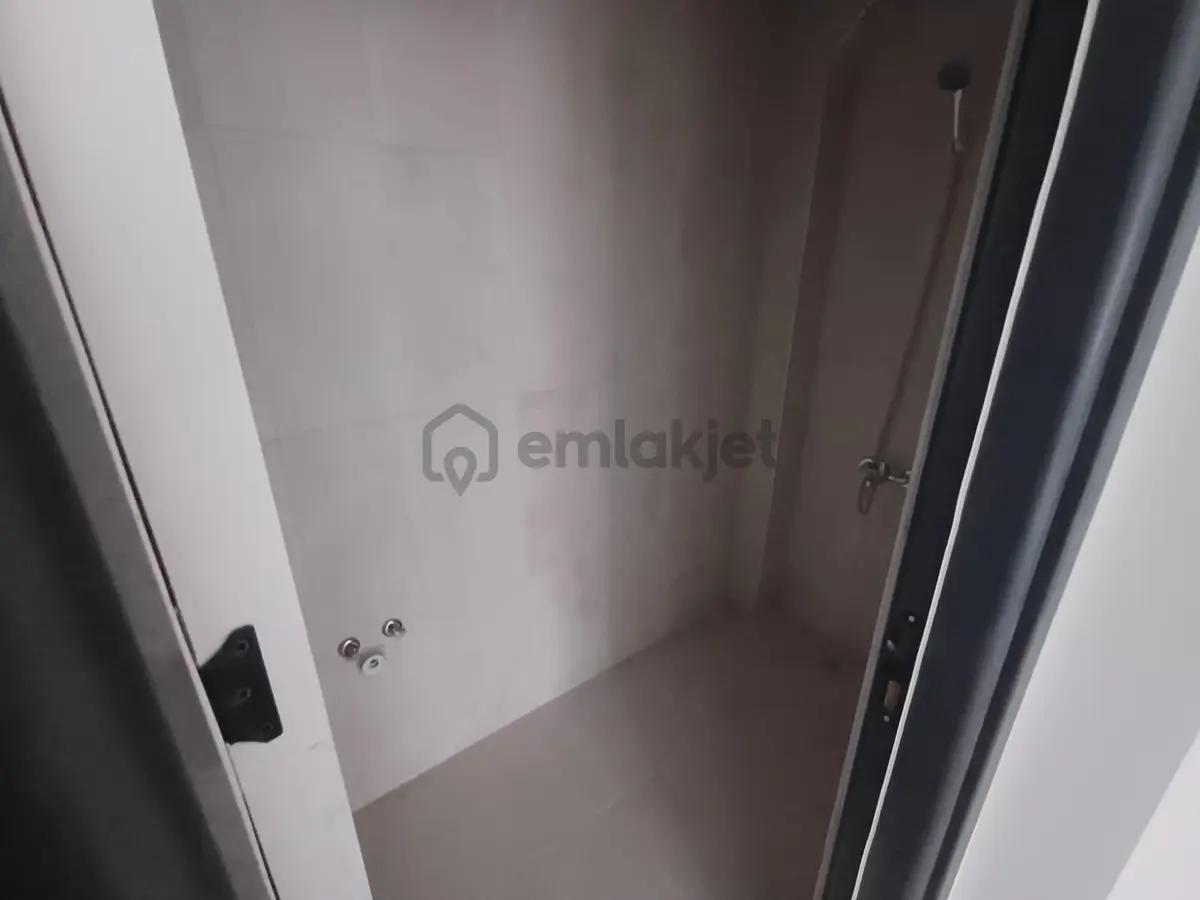 Tevfik Saglam Cadde Yakını Kot 2 Yapılı 3+1 - 5