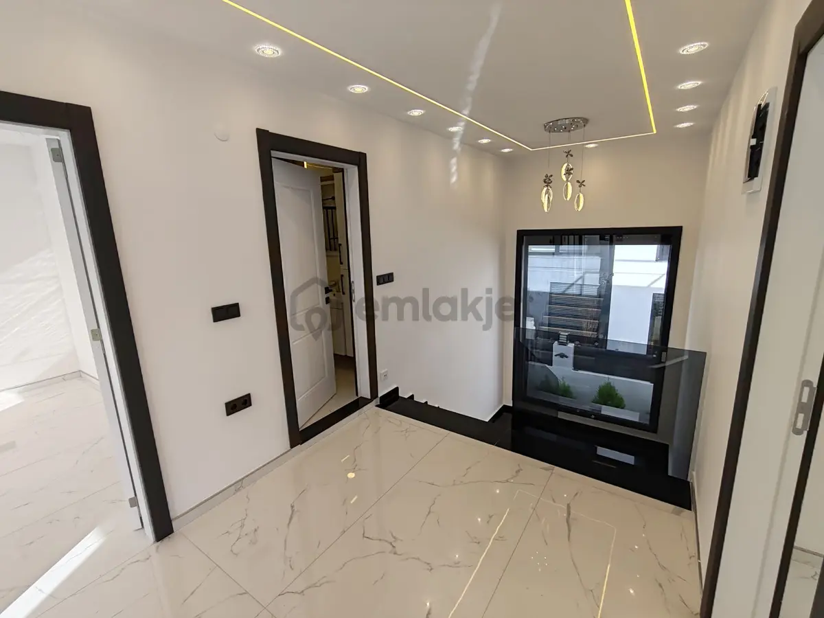 Didim Merkezde 4+1 Lüks Villa 600m2 Arsa İçinde - 22
