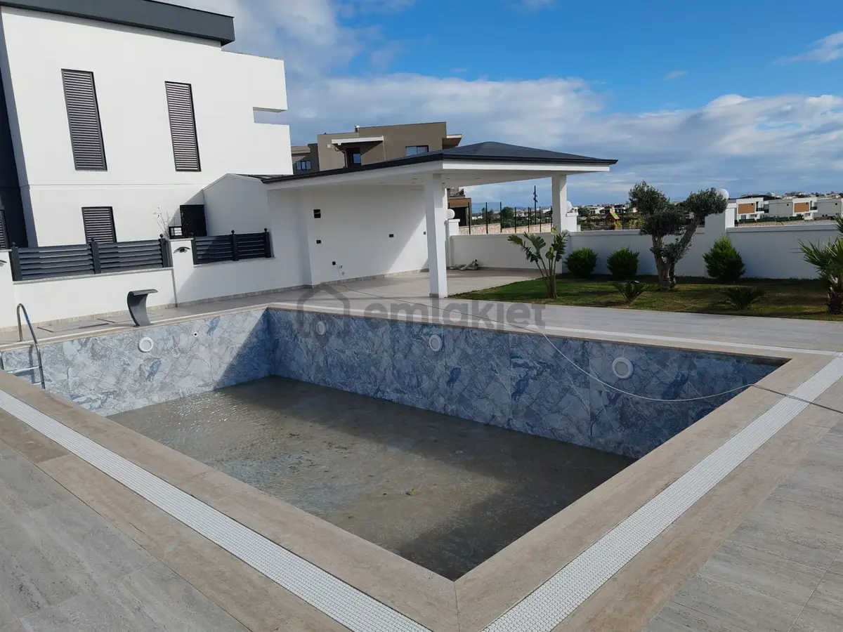 Didim Merkezde 4+1 Lüks Villa 600m2 Arsa İçinde - 6