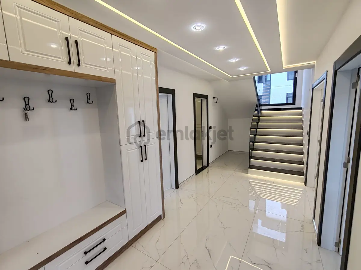 Didim Merkezde 4+1 Lüks Villa 600m2 Arsa İçinde - 9