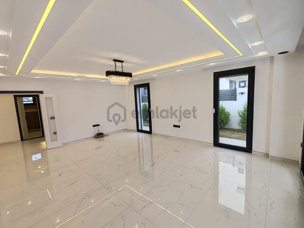 Didim Merkezde 4+1 Lüks Villa 600m2 Arsa İçinde - 15