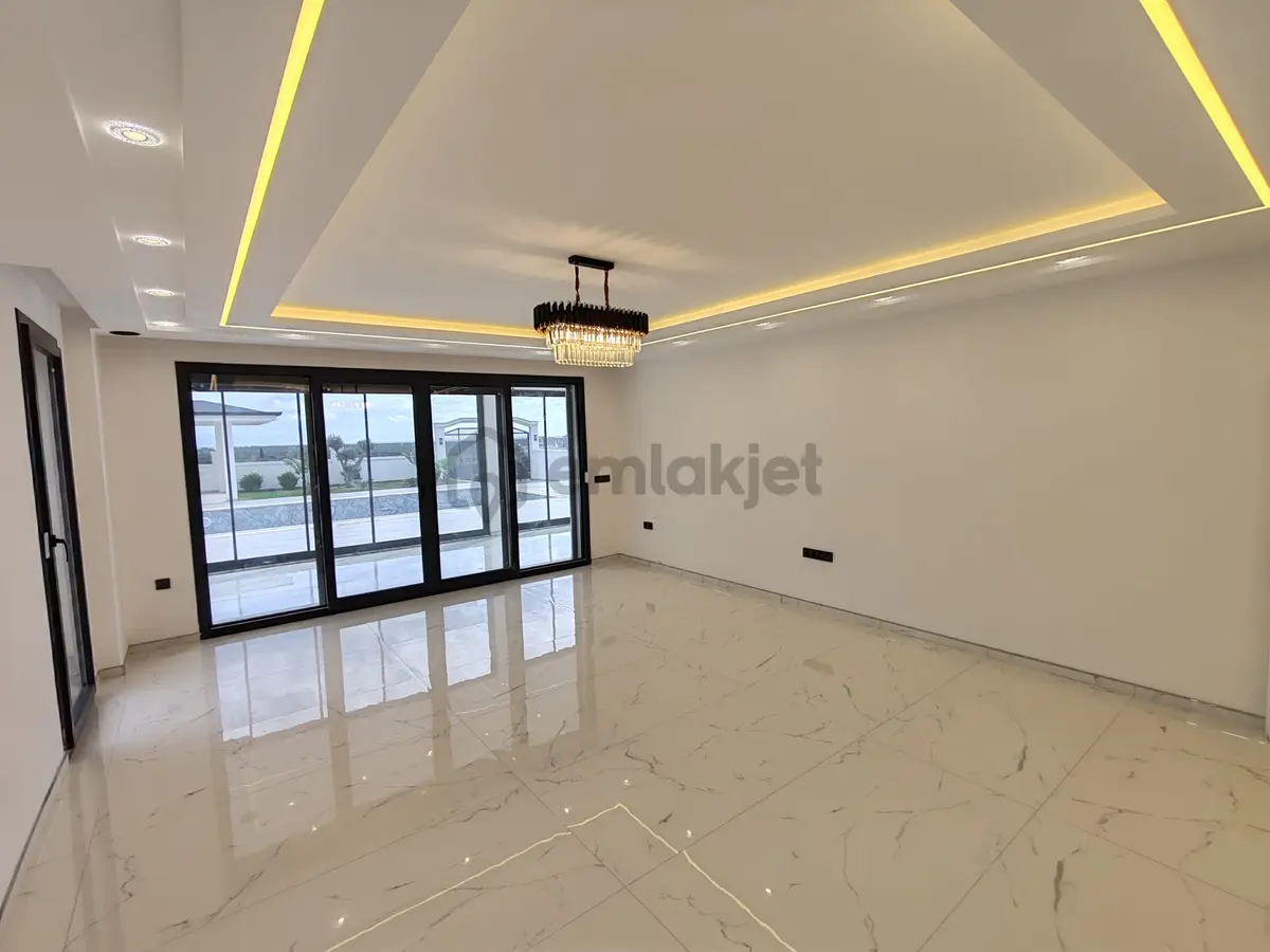 Didim Merkezde 4+1 Lüks Villa 600m2 Arsa İçinde - 14