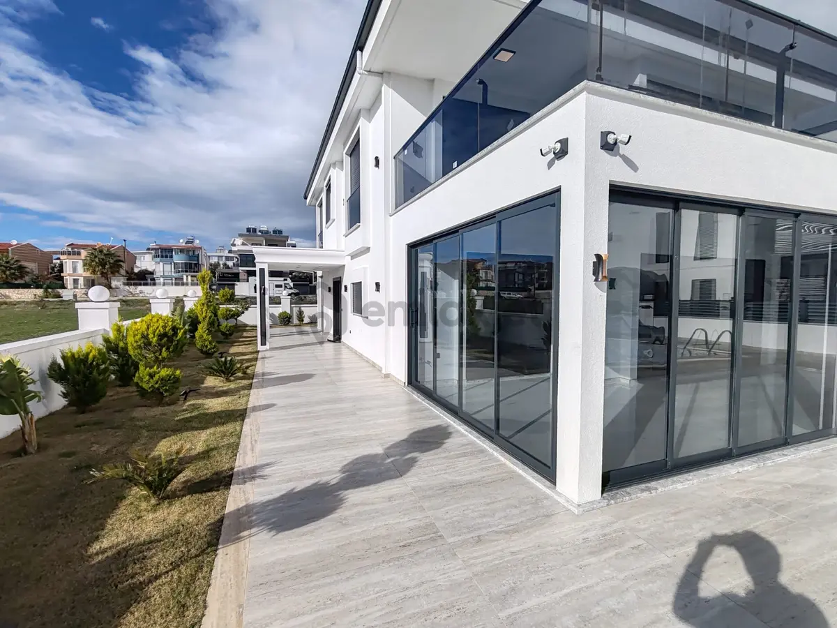 Didim Merkezde 4+1 Lüks Villa 600m2 Arsa İçinde - 7