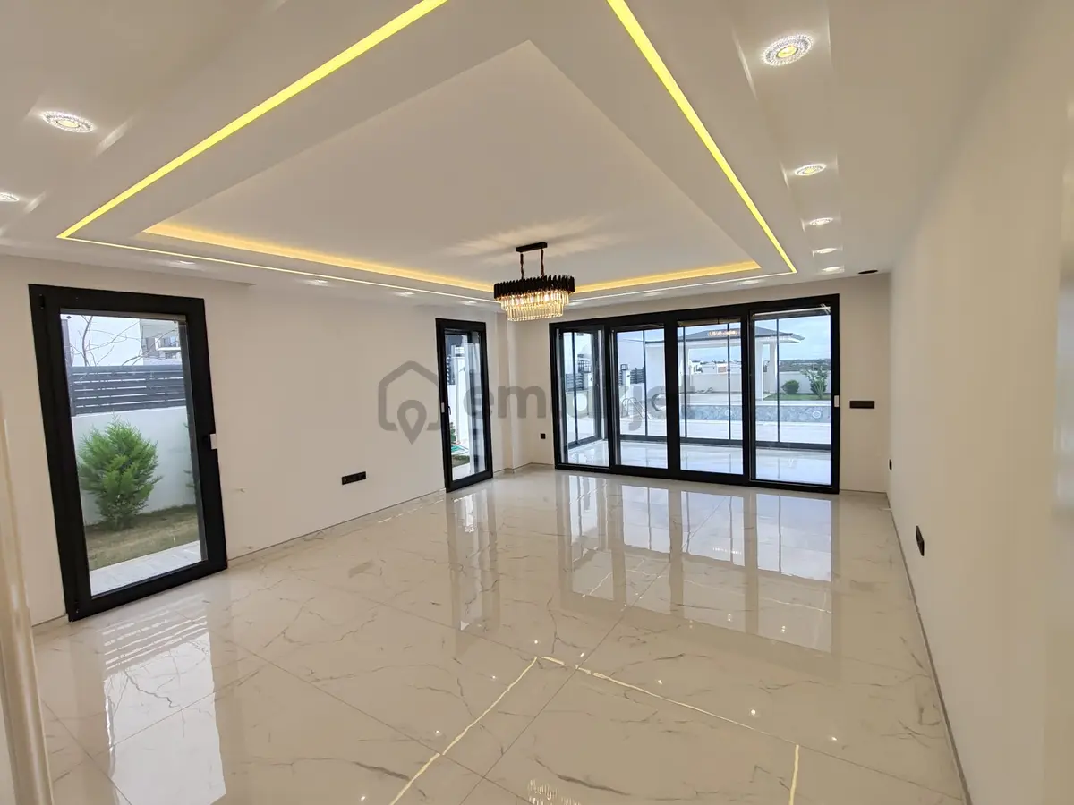 Didim Merkezde 4+1 Lüks Villa 600m2 Arsa İçinde - 13