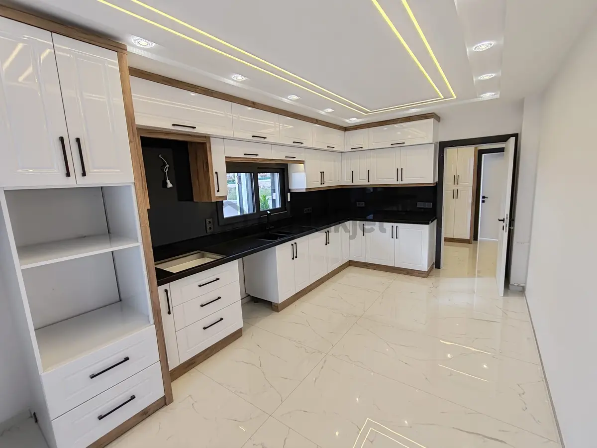 Didim Merkezde 4+1 Lüks Villa 600m2 Arsa İçinde - 12