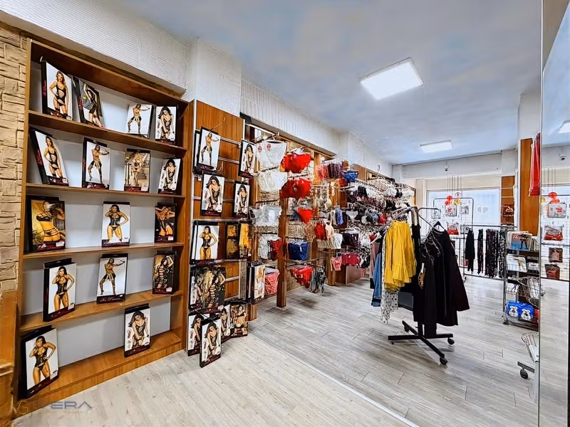 İbrahimli Mh. Merkezi Konumda Devren Satılık 2 Katlı Butik - 9